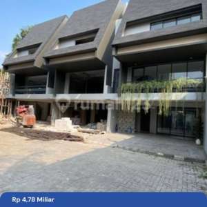 Rumah Siap Huni Di Kemang Jaksel Dengan Rooftop , tersedia melalui melalui situs Rumah123