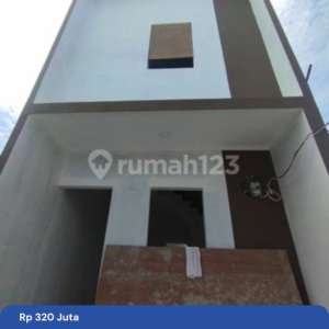 Rumah Siap Huni Dua Lantai Dengan Lokasi Strategis Bagus Murah Cantik Minimalis Dekat Dengan Taman Kota Di Cilangkap Jakarta Timur , tersedia melalui melalui situs Rumah123