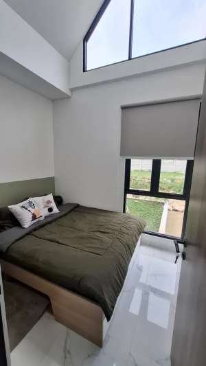 Rumah siling tinggi di sukahati fasilitas kolam renang , tersedia melalui melalui situs Olx