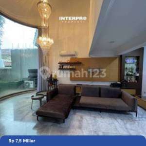 Rumah Spacious Klasik Modern dengan Layout Terbuka di Intercon Kebon Jeruk , tersedia melalui melalui situs Rumah123