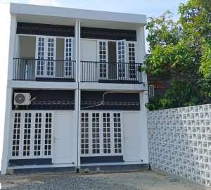 Rumah Strategis 2 Lantai Harga murah 300 Jt an Nego Di Jakarta timur , tersedia melalui melalui situs Olx