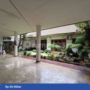 Rumah super strategis siap huni dijual di Menteng Jakarta Pusat , tersedia melalui melalui situs Rumah123