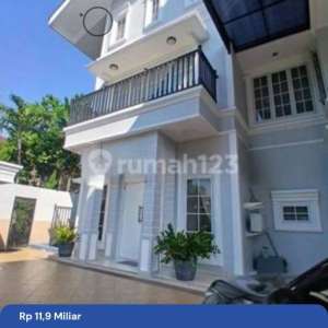 Rumah Taman Grisenda, Pik, 3,5 Lantai, Hoek, Kolam Renang, Dekat Tol Pluit , tersedia melalui melalui situs Rumah123