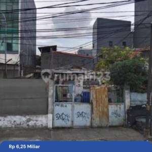 Rumah Tua di Bandengan Selatan Jakarta Utara,lokasi pinggir jalan raya , tersedia melalui melalui situs Rumah123