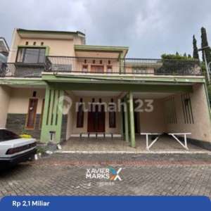 Rumah Villa 2 Lantai Hook di Jalan Imam Bonjol Batu , tersedia melalui melalui situs Rumah123
