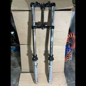 Jual bekas Shock Depan Triumph T140V T140E T140 V Bonneville TR7V 750 tahun 70an,lokasi di Denpasar