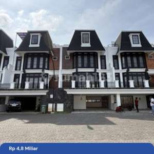 Siap Huni 4 Lantai Private Lift 500 Meter Tol Andara Kawasa Artis , tersedia melalui melalui situs Rumah123