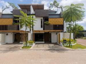 Siap huni rumah nuansa Bali di Jakarta Barat lengkap dengan Clubhouse sekelas resort freeppn , tersedia melalui melalui situs Olx