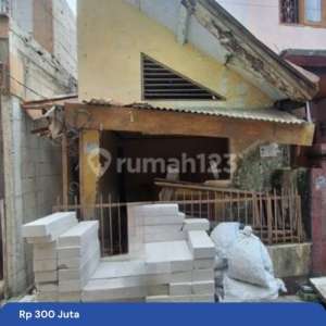 Superr Murah Langka Rumah Tua Tanah di Utan Kayu , tersedia melalui melalui situs Rumah123