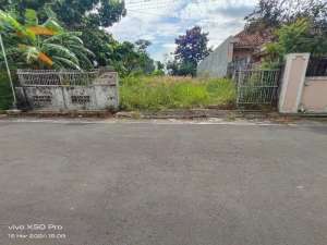 tanah di colomadu lokasi di Manahan, tersedia melalui melalui situs Olx