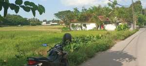 tanah dijual cepat dan murah pinggir jalan besar lokasi di Gunung Kaler, tersedia melalui melalui situs Olx