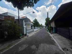 tanah pekarangan siap bangun dekat luwes gentan lokasi gentan lokasi di Pajang, tersedia melalui melalui situs Olx