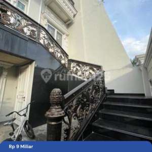 Tinggal Bawa Koper Rumah Mewah 3.5 Lantai , tersedia melalui melalui situs Rumah123