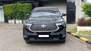 Jual bekas Toyota Innova Zenix G 2024 hitam km 27 ribuan bensin,lokasi di Jakarta DKI