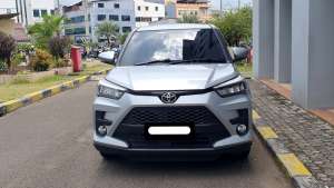 Jual bekas Toyota Raize 1.2 G CVT 2022 silver matic,lokasi di Jakarta DKI