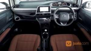 Jual bekas Toyota Sienta V MT 2018 Putih,lokasi di Kota Bekasi