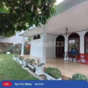 Turun Harga Dijual Rumah Klasik Terawat Hitung Tanah Dalam Lingkungan Nyaman Dan Asri Di Kawasan Super Strategis Kelapa Dua Kebon Jeruk , tersedia melalui melalui situs Rumah123