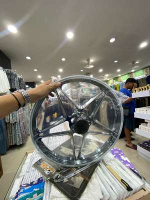 Jual bekas velg motor pcx,lokasi di Depok