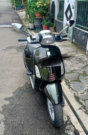 Jual bekas Vespa sprint i-get 2017 hijau armyrare,lokasi di Tangerang