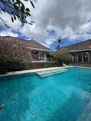Villa Di Berawa Canggu Bali , tersedia melalui melalui situs Olx