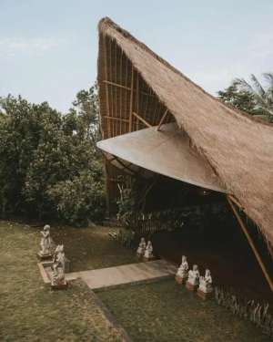 villa exotic wooden houses di bajra selemadeg tabanan , tersedia melalui melalui situs Olx