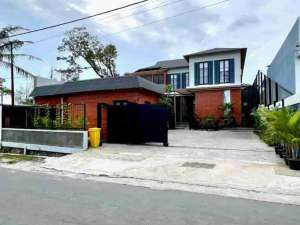 Villa mewah dengan kolam renang dekat UII Jakal Km 14 , tersedia melalui melalui situs Olx