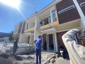 Villa Modern Private Pool 3 Menit ke Jatim Park 3 , tersedia melalui melalui situs Olx