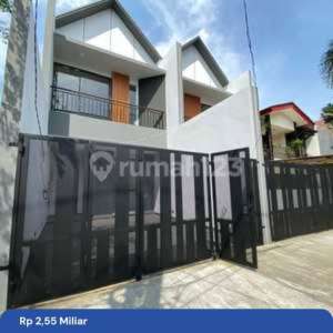 Wilson Rumah Baru Row Jalan Besar Bebas Banjir Di Kav Dki , tersedia melalui melalui situs Rumah123