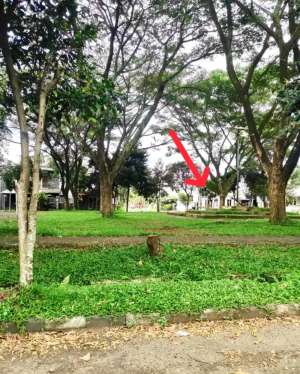 5 MENIT KE TOL RUMAH SECOND TANAH LUAS TERAWAT DEKAT SUMMARECON lokasi di Komplek Bumi Adipura Gede Bage Bandung, tersedia melalui melalui situs Olx