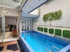 Ada Private Pool. Rumah Metland Menteng Dijual. Full Furnish - NEGO , tersedia melalui melalui situs Olx