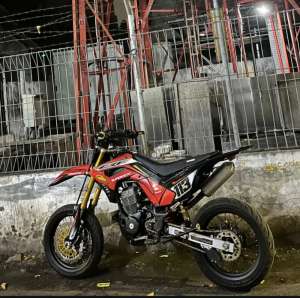 Jual bekas crf 150 th 2021 lengkap pajak hidup,lokasi di Serpong Utara
