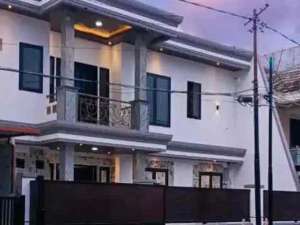 Dekat Galaxy Mall Baru Gress Rumah Manyar Kertoadi , tersedia melalui melalui situs Olx