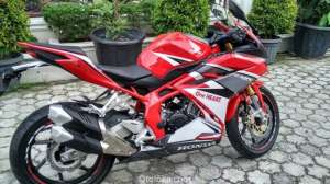 Jual bekas di jual motor honda CBR 250cc,lokasi di Muaro Jambi