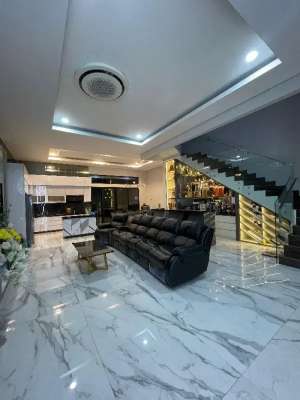 Di Jual Rumah Manyar Permai Pik . jakarta , tersedia melalui melalui situs Olx