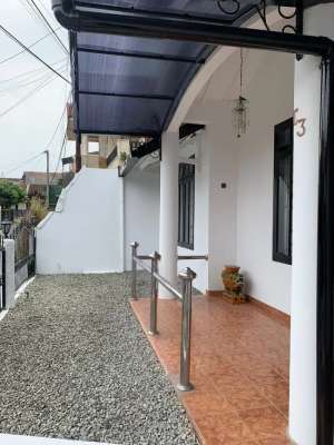 DIJUAL CEPAT Rumah 2,5 lantai di kompleks perumahan Sariwangi Bandung , tersedia melalui melalui situs Olx
