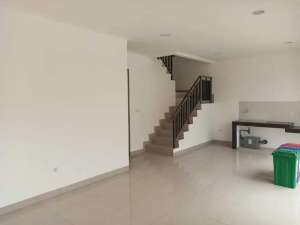 DIJUAL CEPAT rumah pik2 3 kamar tidur ukuran 8x10 , tersedia melalui melalui situs Olx