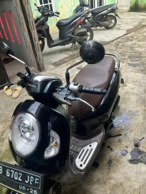 Jual bekas dijual motor scopy dikarenakan udah ad motor lagi,lokasi di Teluknaga