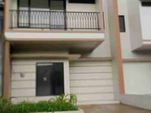 Dijual Rumah 2 Lantai Lingkungan Asri,bebas banjir ,keamanan 24 jam ideal untuk keluarga , tersedia melalui melalui situs Olx
