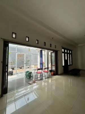 Dijual rumah 5M an dengan LT 300LB419tempat usaha strategis dkt Mall grand galaxy park , tersedia melalui melalui situs Olx