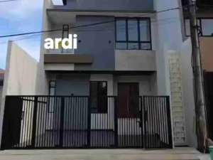 DIJUAL RUMAH BARU, Taman Villa Meruya, SHM, 2 lt, hdp Selatan, , tersedia melalui melalui situs Olx