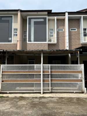DIJUAL RUMAH MINIMALIS 2 LANTAI DEKAT DENGAN PINTU TOL BUAHBATU lokasi di Jl. Bintang Perkasa no.7 Kompleks Ganitri Residence, tersedia melalui melalui situs Olx