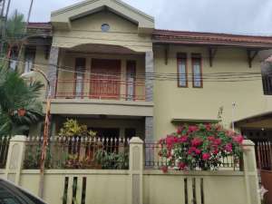 Dijual Rumah Strategis di Sayap Jl Ahmad Yani posisi hook , tersedia melalui melalui situs Olx