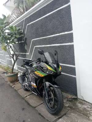 Jual bekas dijual yamaha r25,lokasi di Ciputat Timur