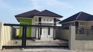 DIUAL RUMAH STRATEGIS TENGAH KOTA PALANGKARAYA lokasi di Jl. Jati Ujung Palangkaraya Kalimantan Tengah, tersedia melalui melalui situs Olx