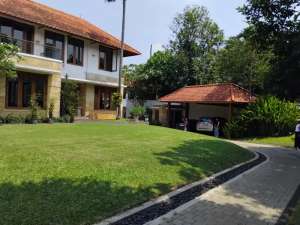 For sale rumah Bernuansa resort di daerah Kemang, Jakarta Selatan , tersedia melalui melalui situs Olx
