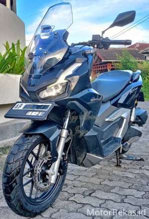 Jual bekas Honda ADV 160 CBS Hitam Glossy Tahun 2024 Plat AB,lokasi di Yogyakarta