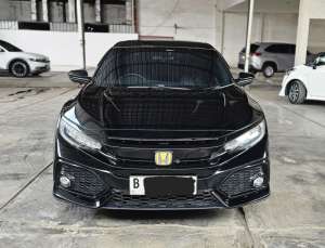 Jual bekas Honda Civic Hatchback HB E AT Matic 2018 2019 Hitam Km 68rban Mulus Siap Pakai,lokasi di Jakarta DKI