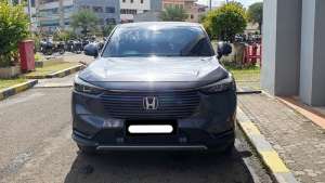 Jual bekas Honda HR-V 1.5L E CVT Special Edition 2022 abu km 30 rb pajak panjang,lokasi di Jakarta DKI