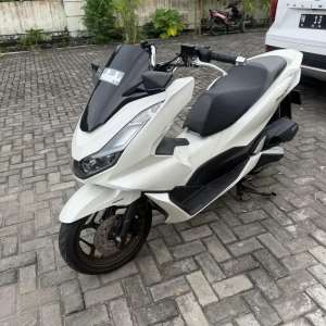 Jual bekas honda pcx 2023 putih,lokasi di Sandubaya (Sandujaya)