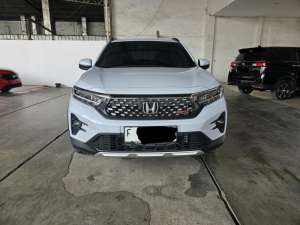 Jual bekas Honda WRV RS ATMatic2025 Putih Baru km 6rban Good Condition siap pakai,lokasi di Jawa Barat
